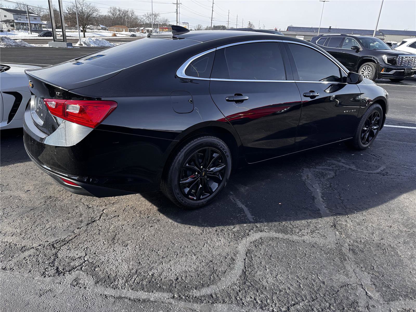 Used 2025 Chevrolet Malibu LT FWD image 2