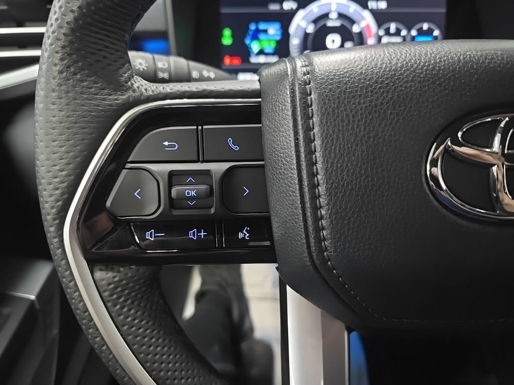 Used 2024 Toyota Sequoia Platinum AWD/4WD image 25