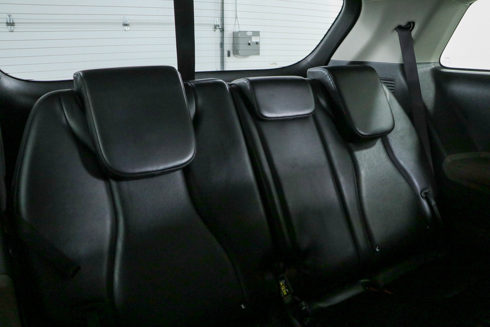 Used 2025 Kia Carnival FWD image 30