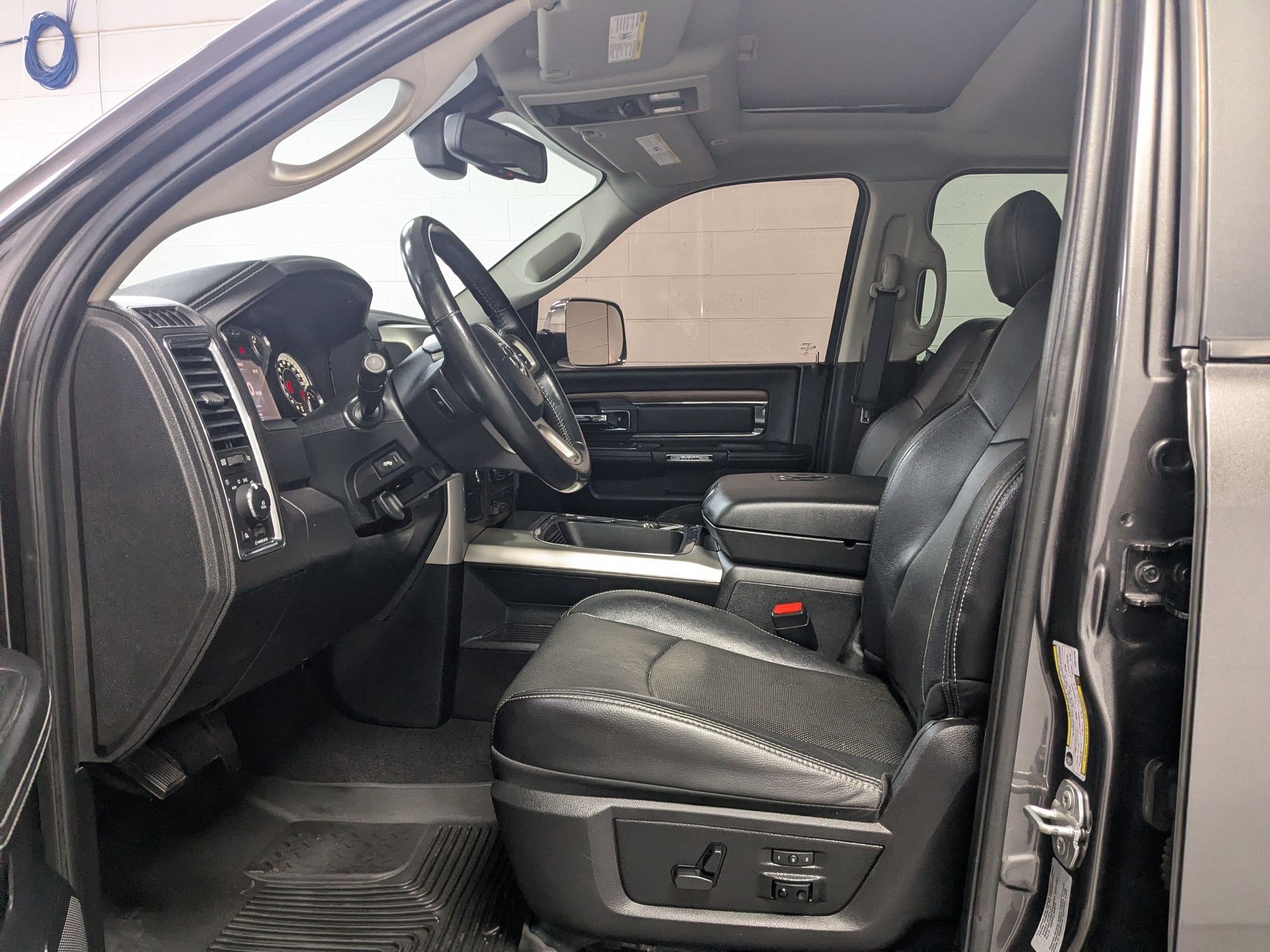 Used 2017 RAM 2500 Laramie AWD/4WD image 22