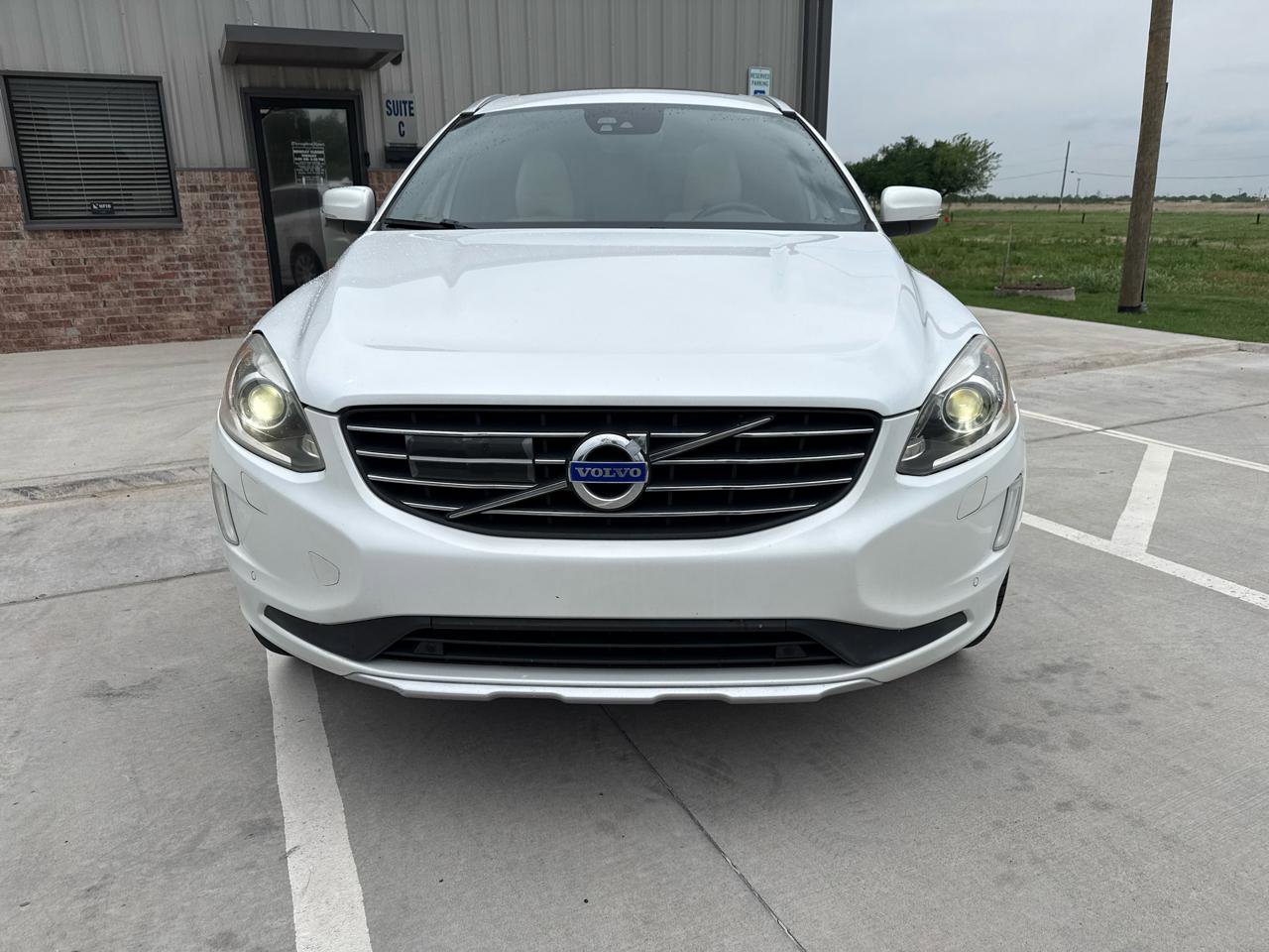 Used 2015 Volvo XC60 T6 Platinum w/ Inscription Package AWD/4WD image 4