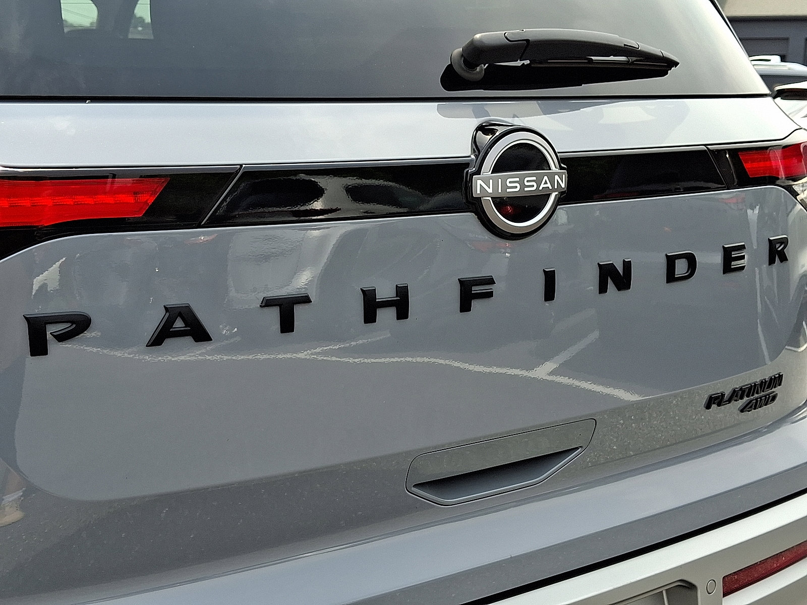 Certified 2023 Nissan Pathfinder Platinum w/ Black Appearance Package image 34