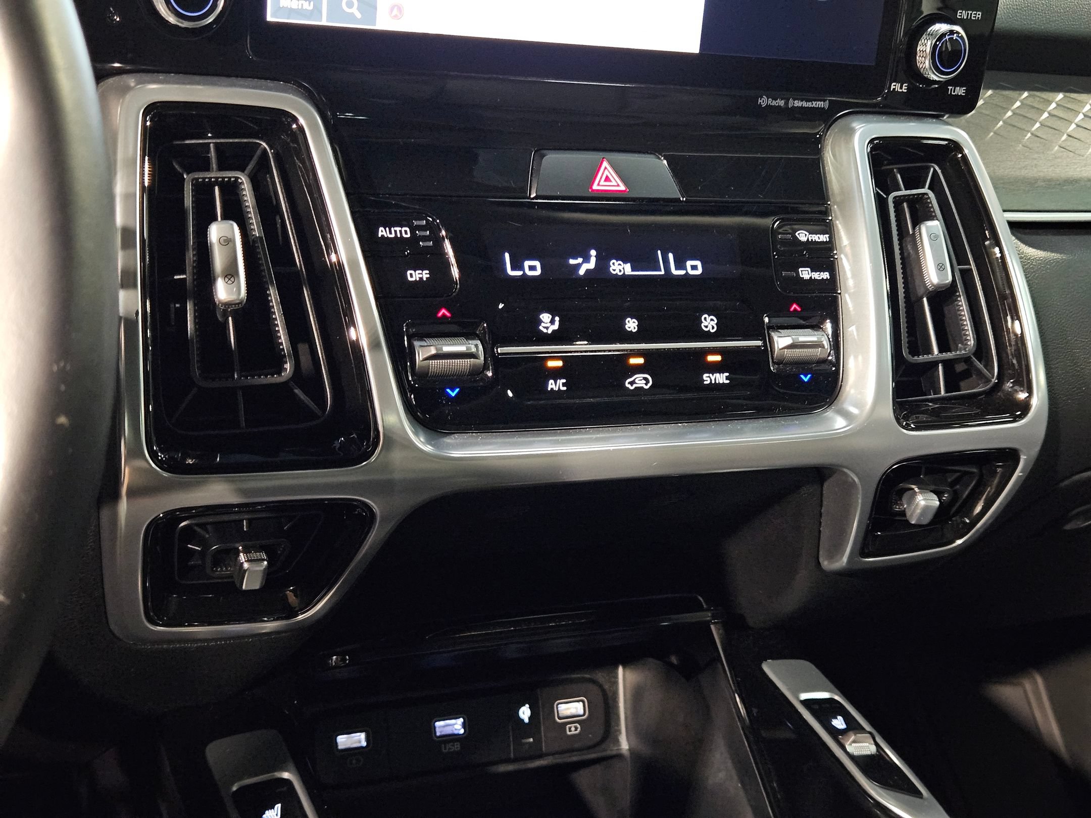 Used 2023 Kia Sorento SX AWD/4WD image 33