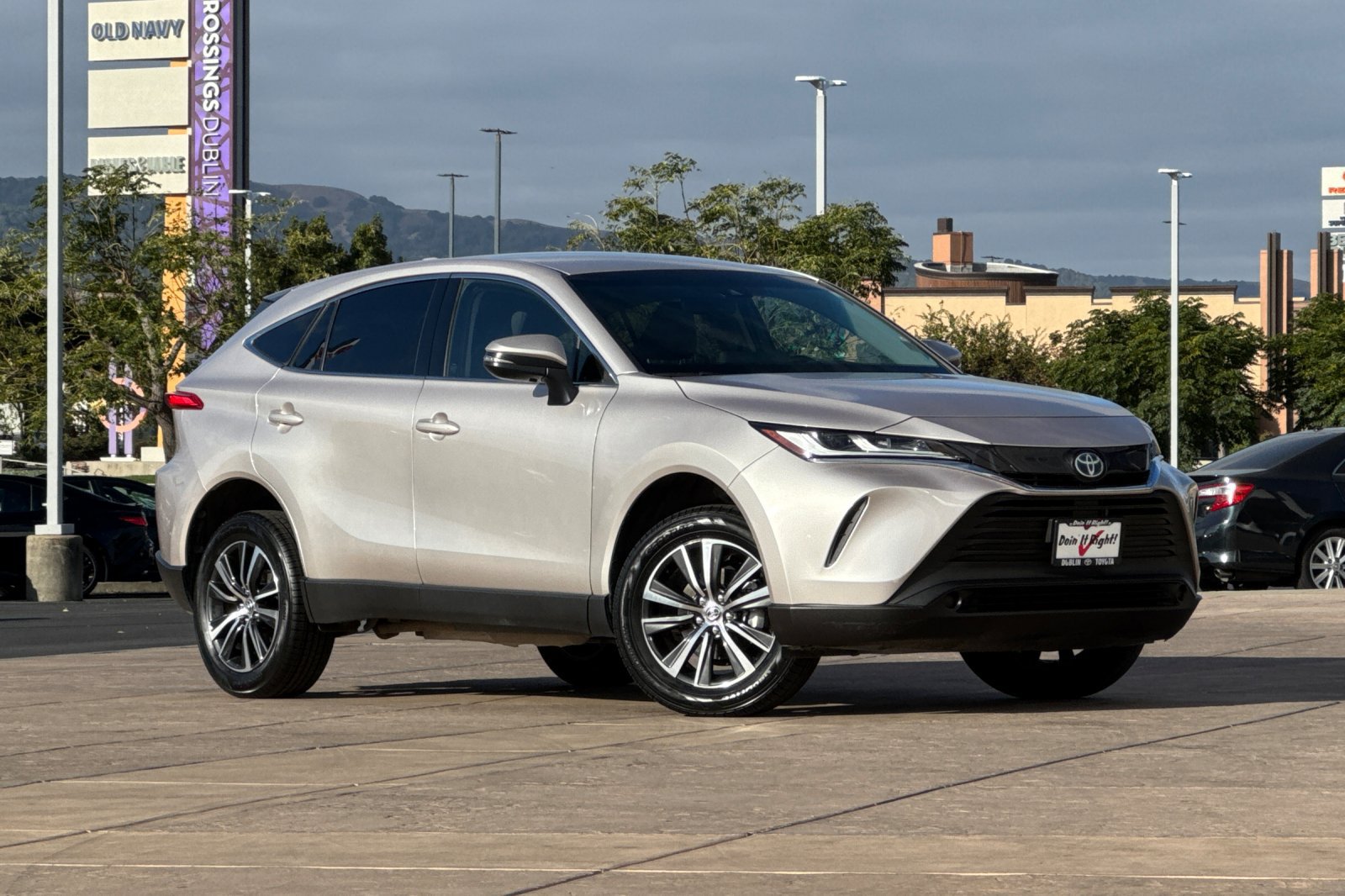 Certified 2024 Toyota Venza LE AWD/4WD image 2