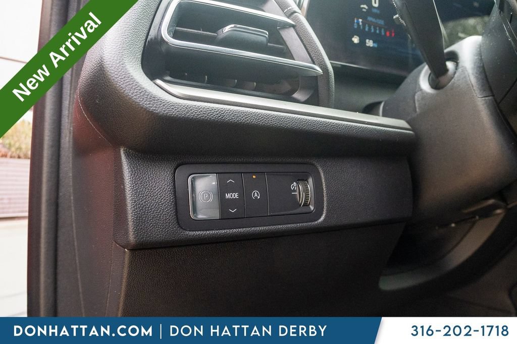 Used 2025 Chevrolet Traverse LT w/ LPO, Floor Liner Package FWD image 17