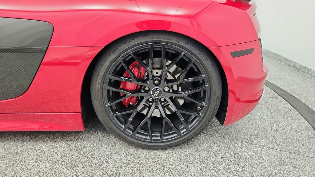 Used 2017 Audi R8 V10 w/ Carbon Exterior Package image 17