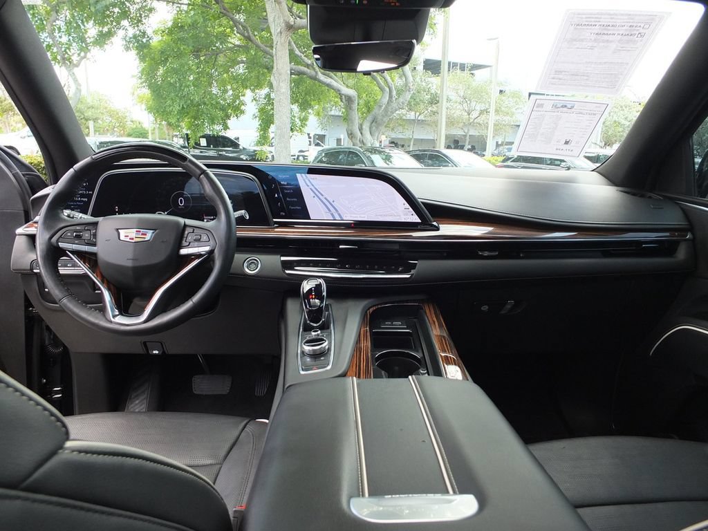 Used 2024 Cadillac Escalade Premium Luxury AWD/4WD image 27