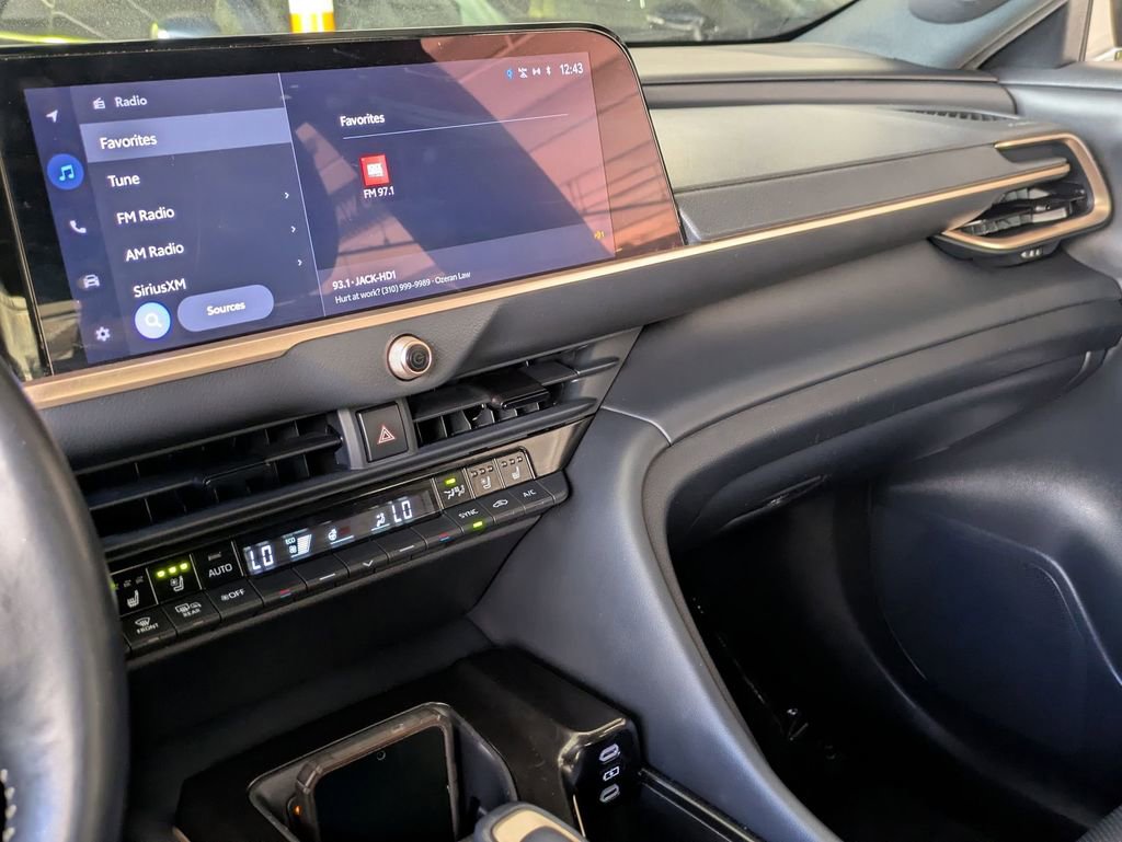 Used 2024 Toyota Crown Limited image 15