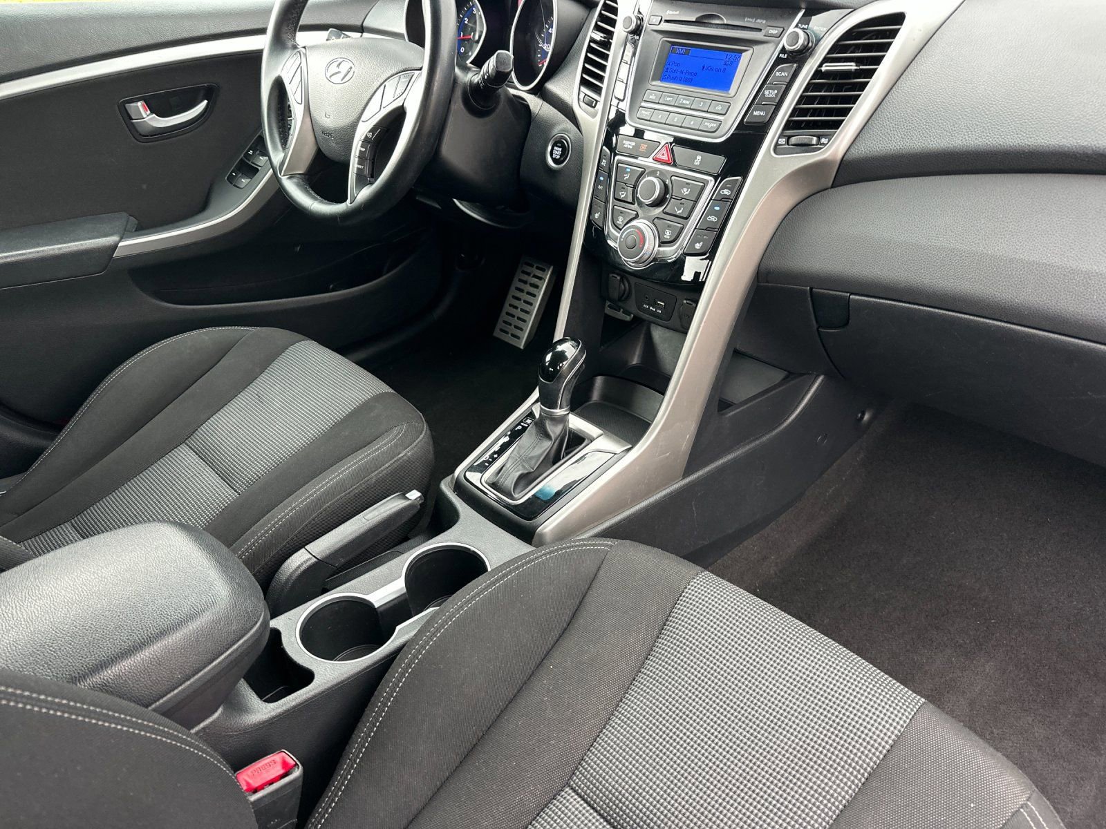Used 2016 Hyundai Elantra GT w/ Option Group 02 FWD image 16