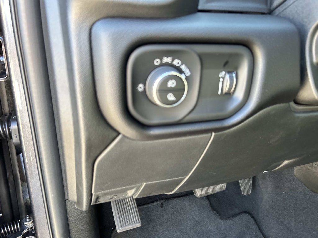 Used 2025 RAM 2500 Big Horn AWD/4WD image 39