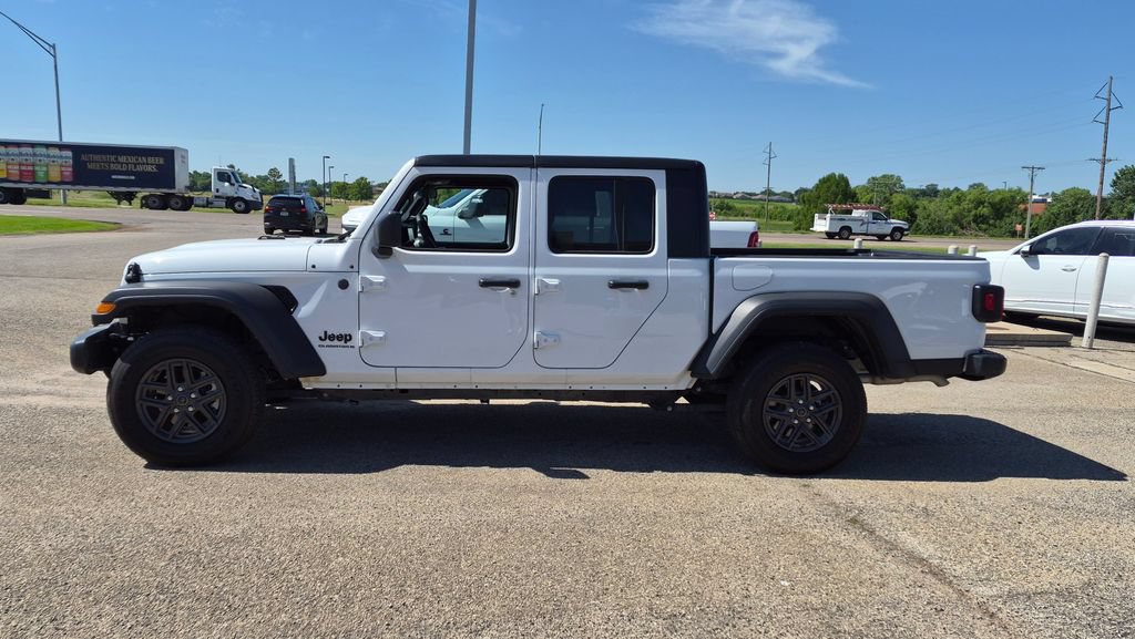 Used 2025 Jeep Gladiator Sport AWD/4WD image 5