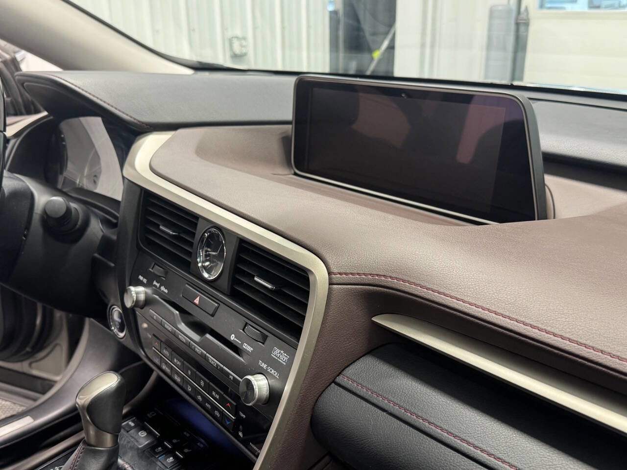 Used 2018 Lexus RX 450hL Luxury w/ Accessory Package image 23