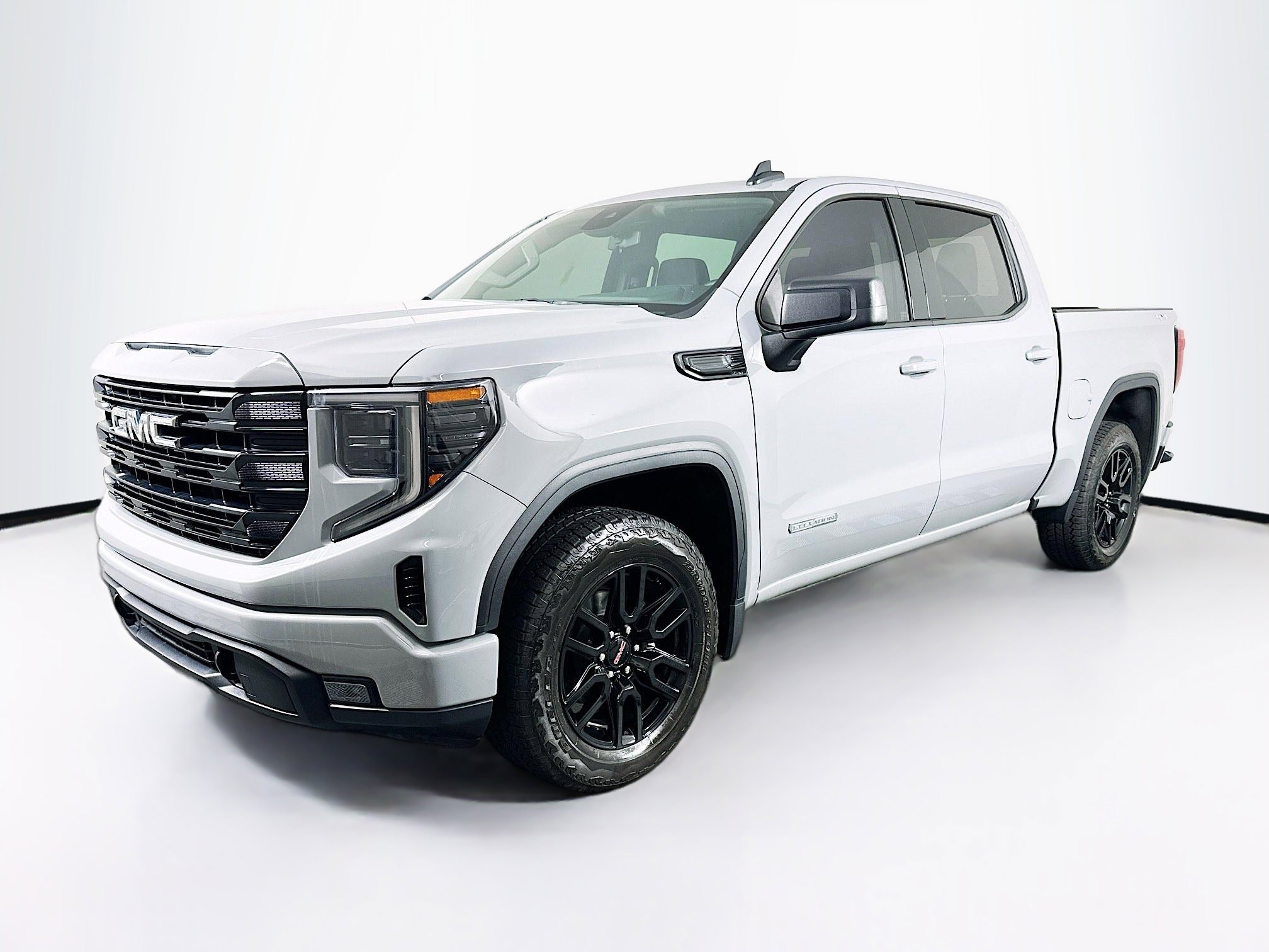 Used 2024 GMC Sierra 1500 Elevation AWD/4WD image 3