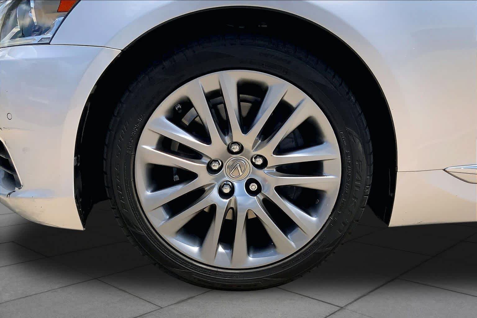 Used 2015 Lexus LS 460 w/ Comfort Package RWD image 11