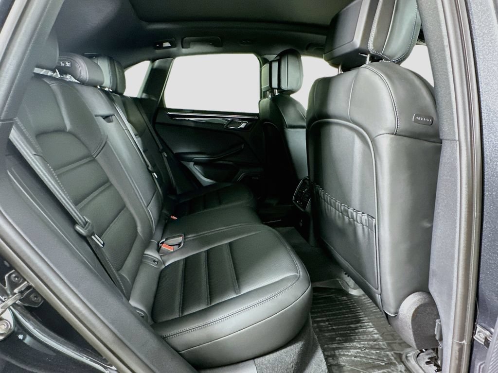 Certified 2026 Porsche Macan AWD/4WD image 29