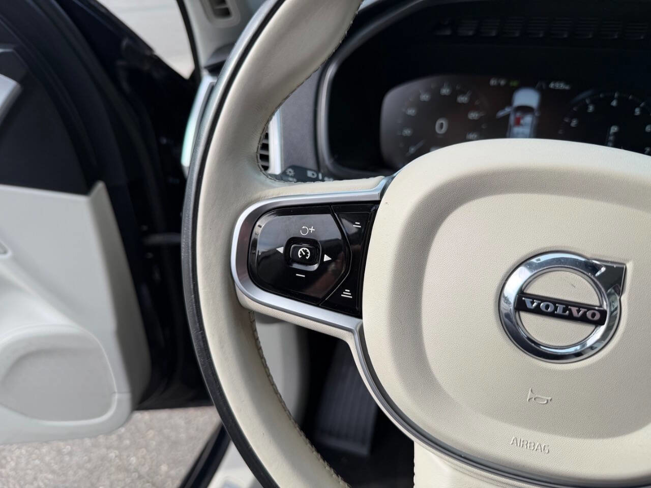 Used 2016 Volvo XC90 T5 Momentum AWD/4WD image 41