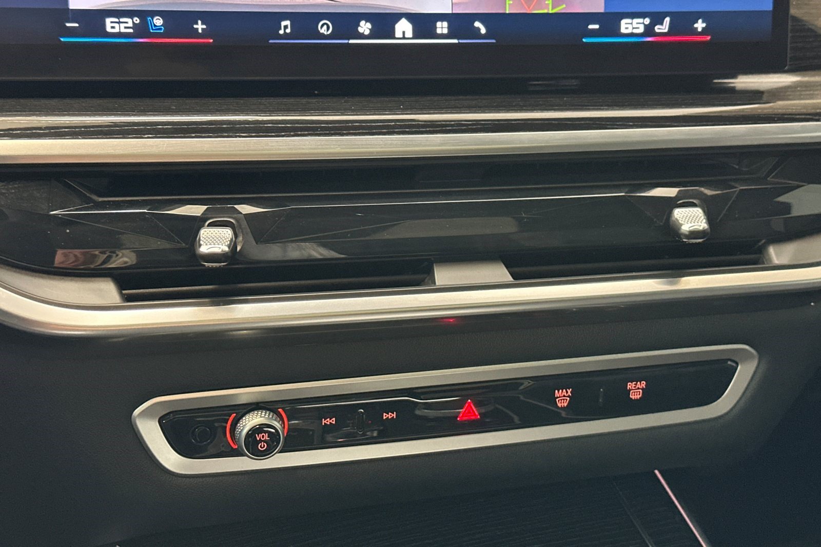 Certified 2025 BMW X7 M60i AWD/4WD image 18