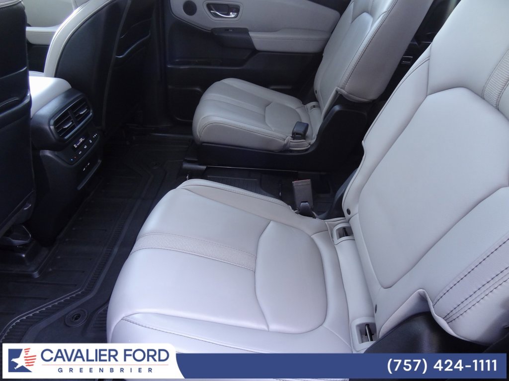 Used 2025 Honda Pilot Touring image 12