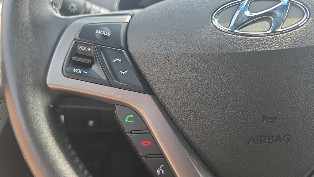 Used 2017 Hyundai Veloster Value Edition FWD image 23