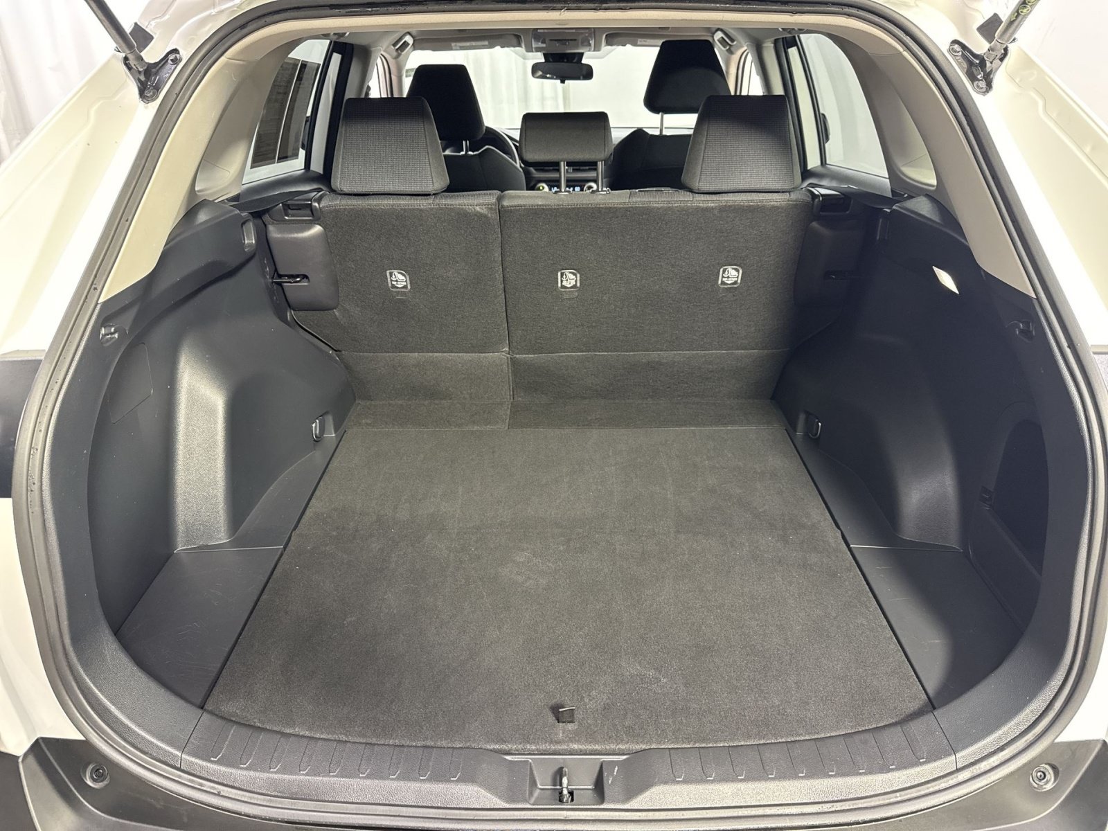 Used 2025 Toyota RAV4 LE AWD/4WD image 37