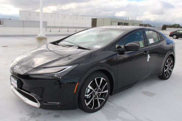 New 2026 Toyota Prius Plug-In Hybrid FWD image 6