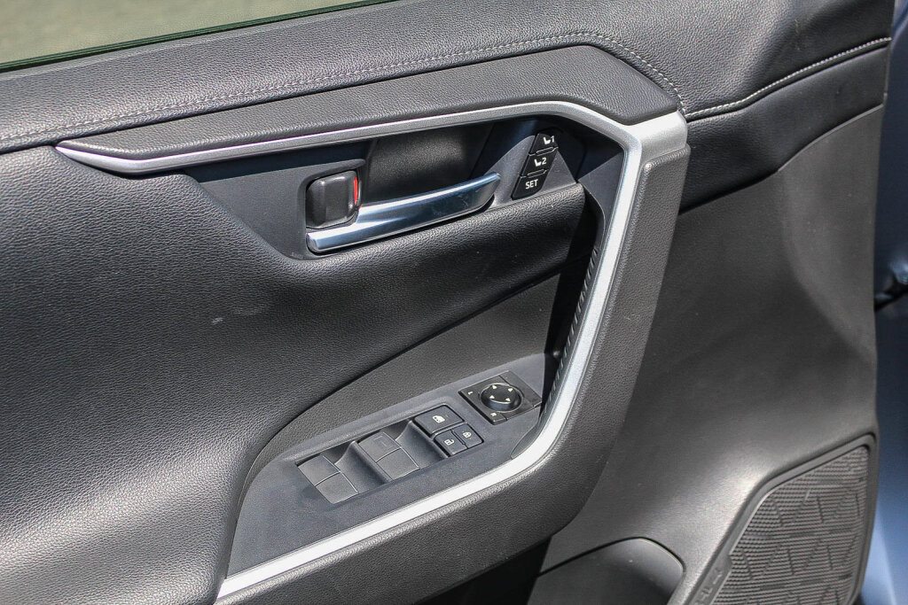 Certified 2021 Toyota RAV4 Limited FWD image 11