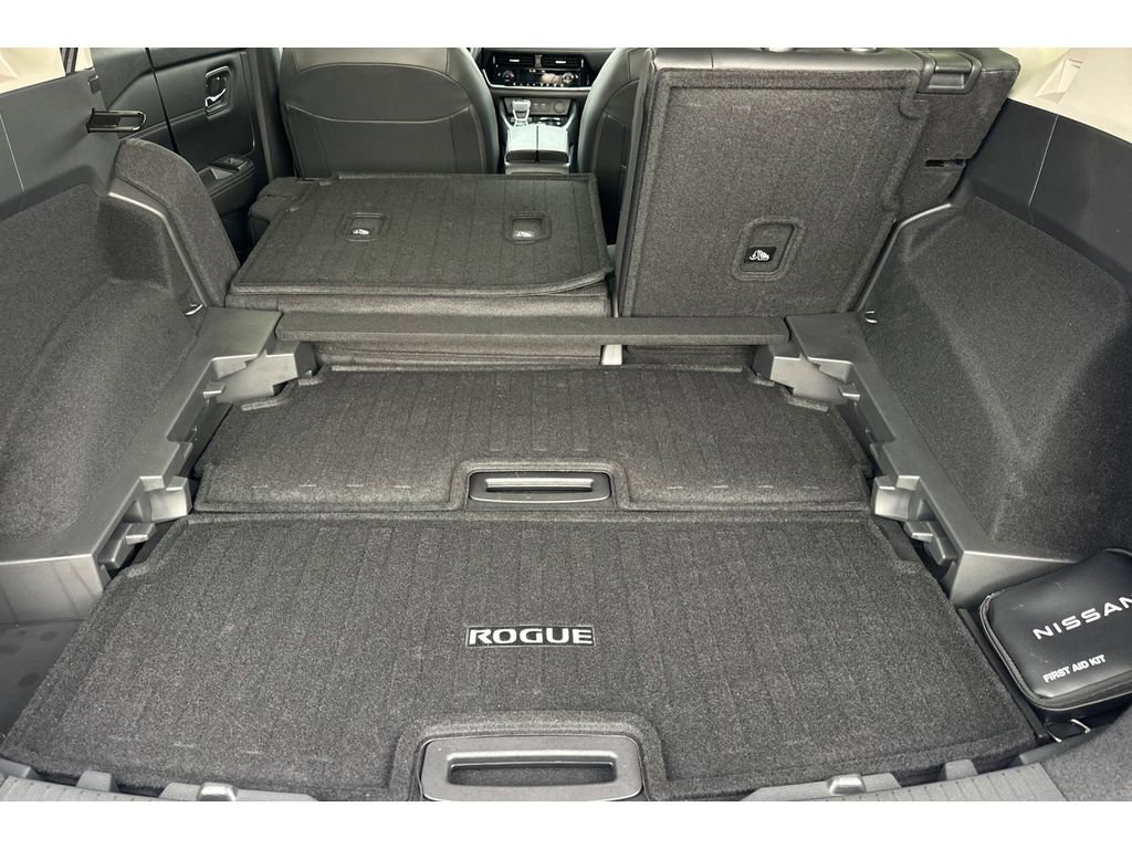 Used 2025 Nissan Rogue SL w/ SL Premium Package image 17