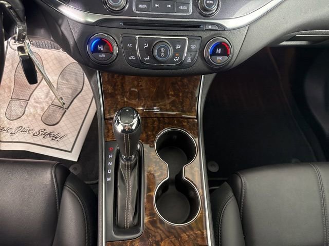 Used 2015 Chevrolet Impala LT w/ Convenience Package image 34