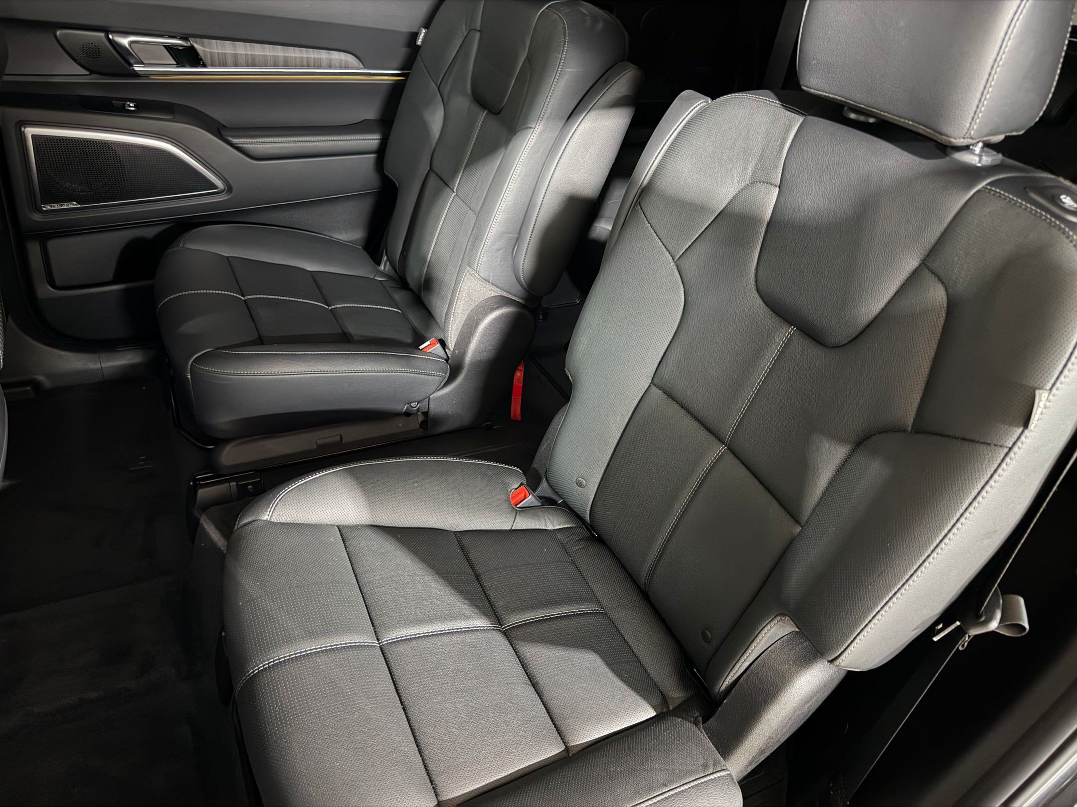 Used 2024 Kia Telluride SX w/ Towing Package FWD image 26