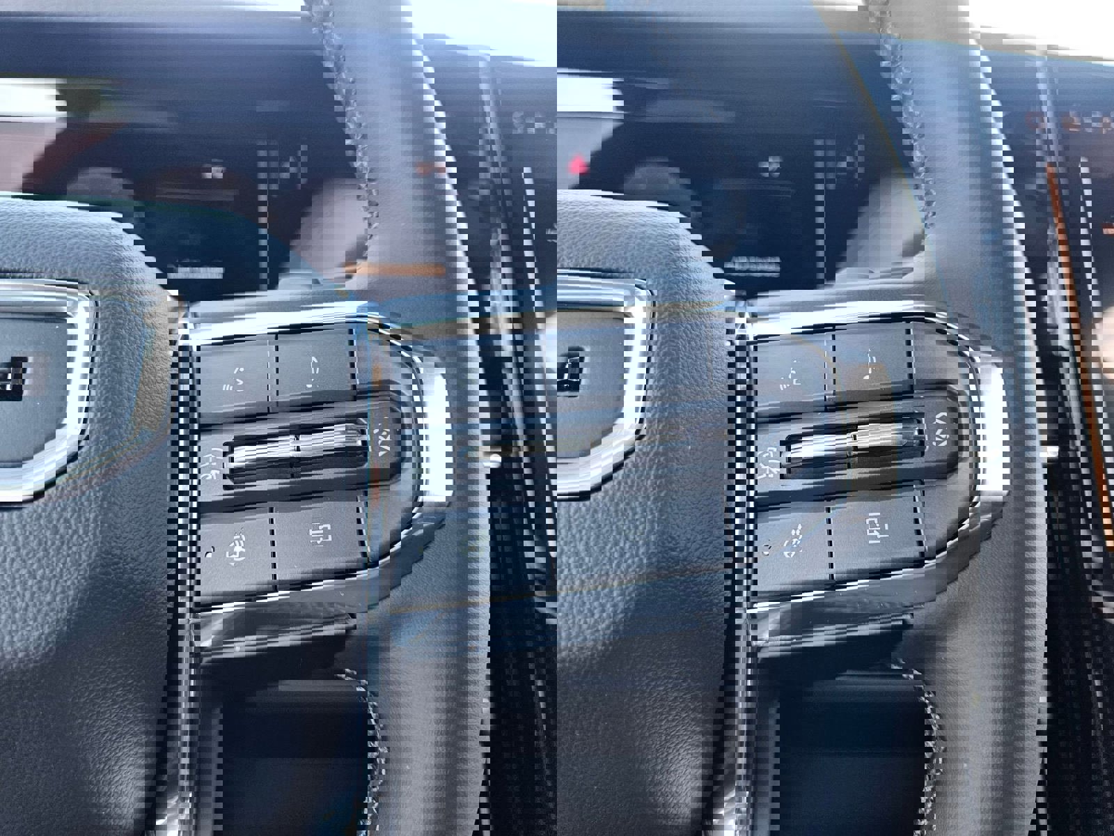 New 2026 GMC Yukon XL Denali w/ Sun & Power Step Package image 13