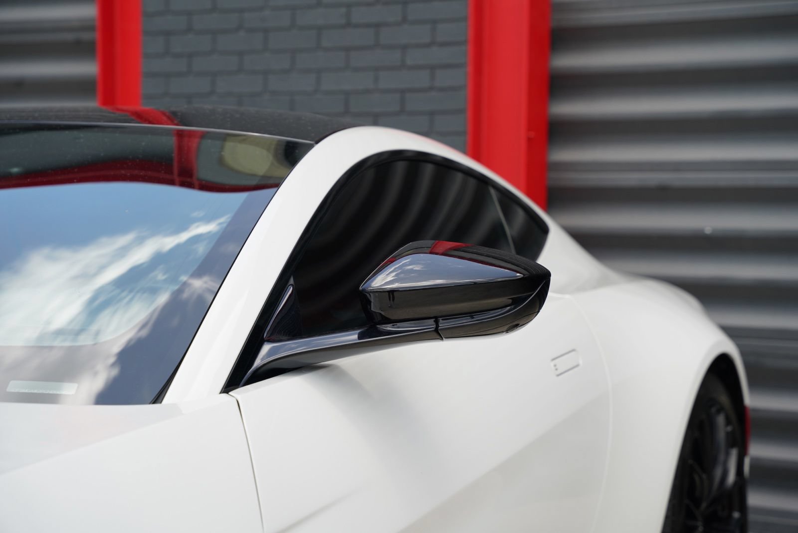 Used 2023 Aston Martin V8 Vantage Coupe RWD image 9
