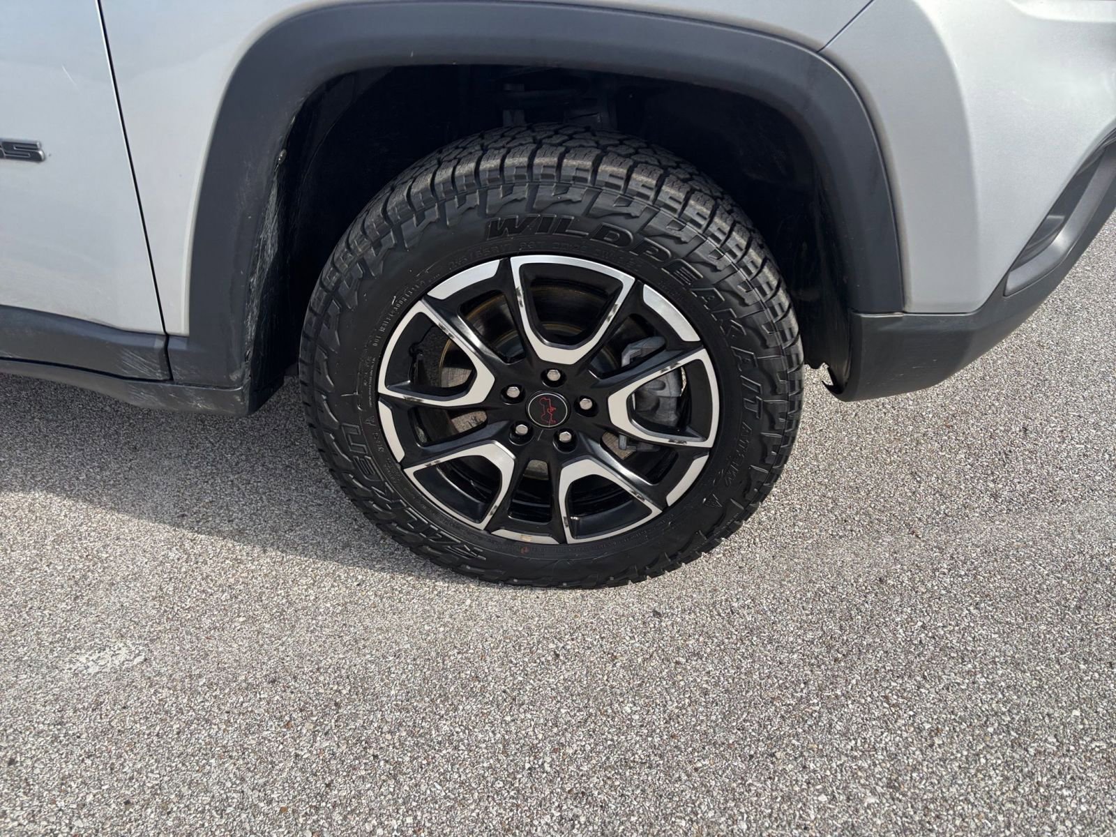 Used 2025 Jeep Compass Trailhawk image 28