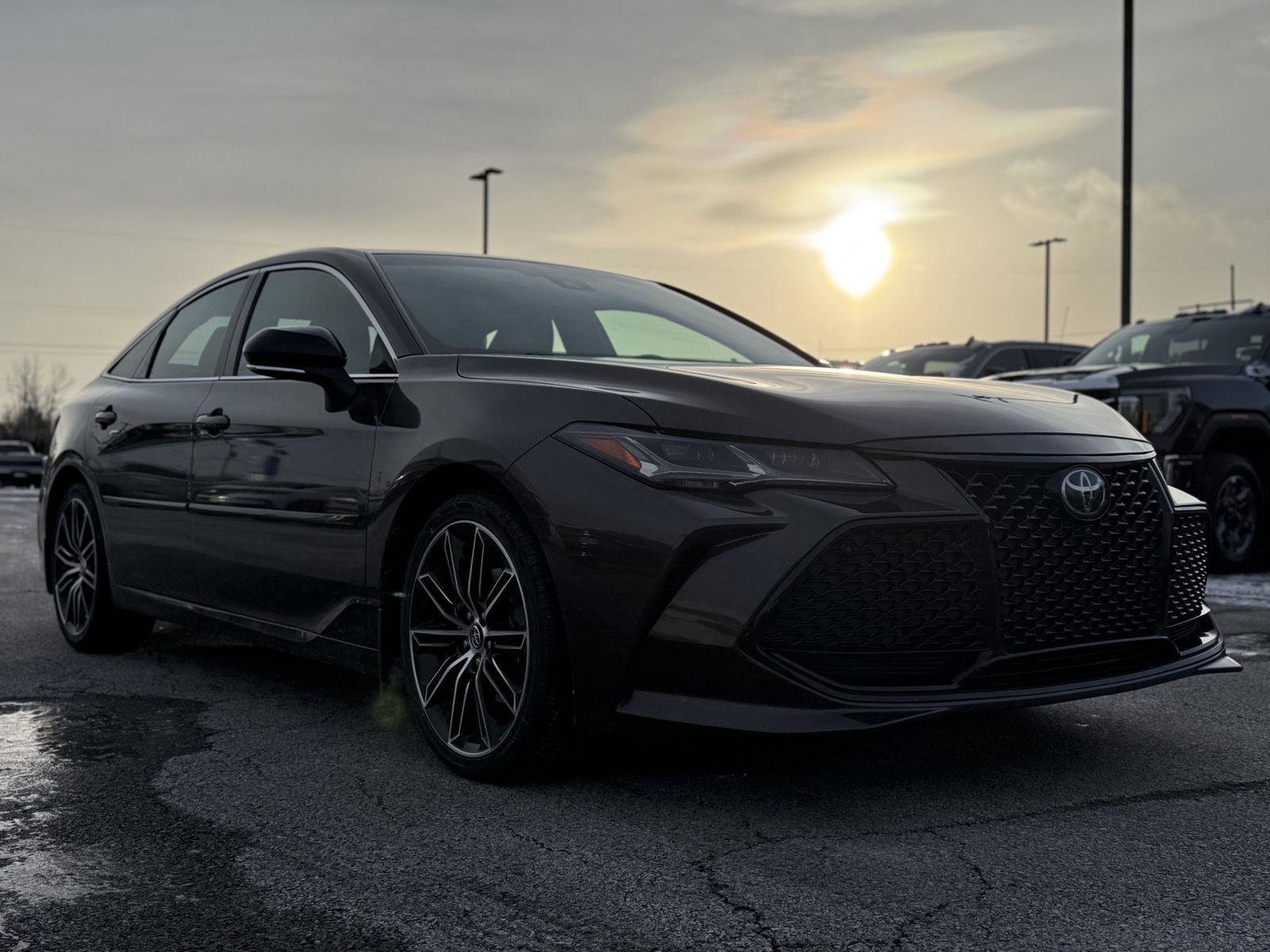 Used 2019 Toyota Avalon Touring image 3