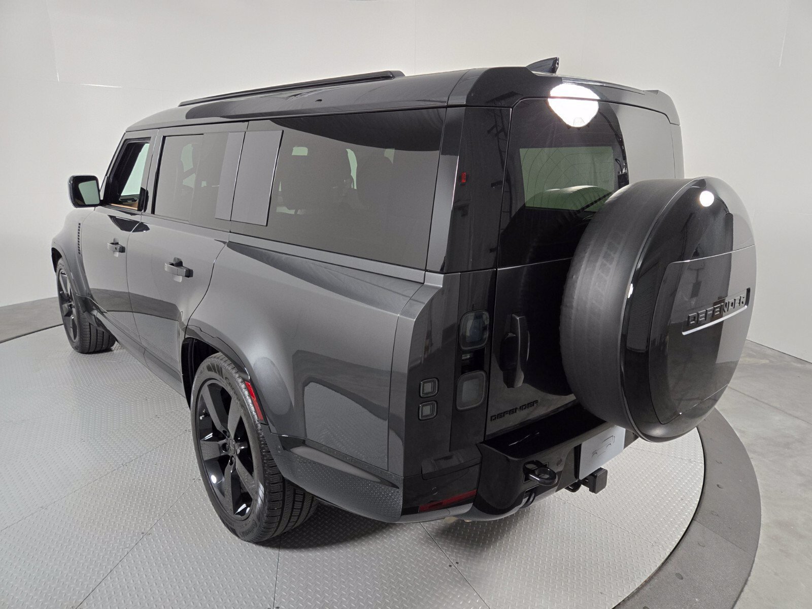 Used 2026 Land Rover Defender 130 X-Dynamic SE AWD/4WD image 18