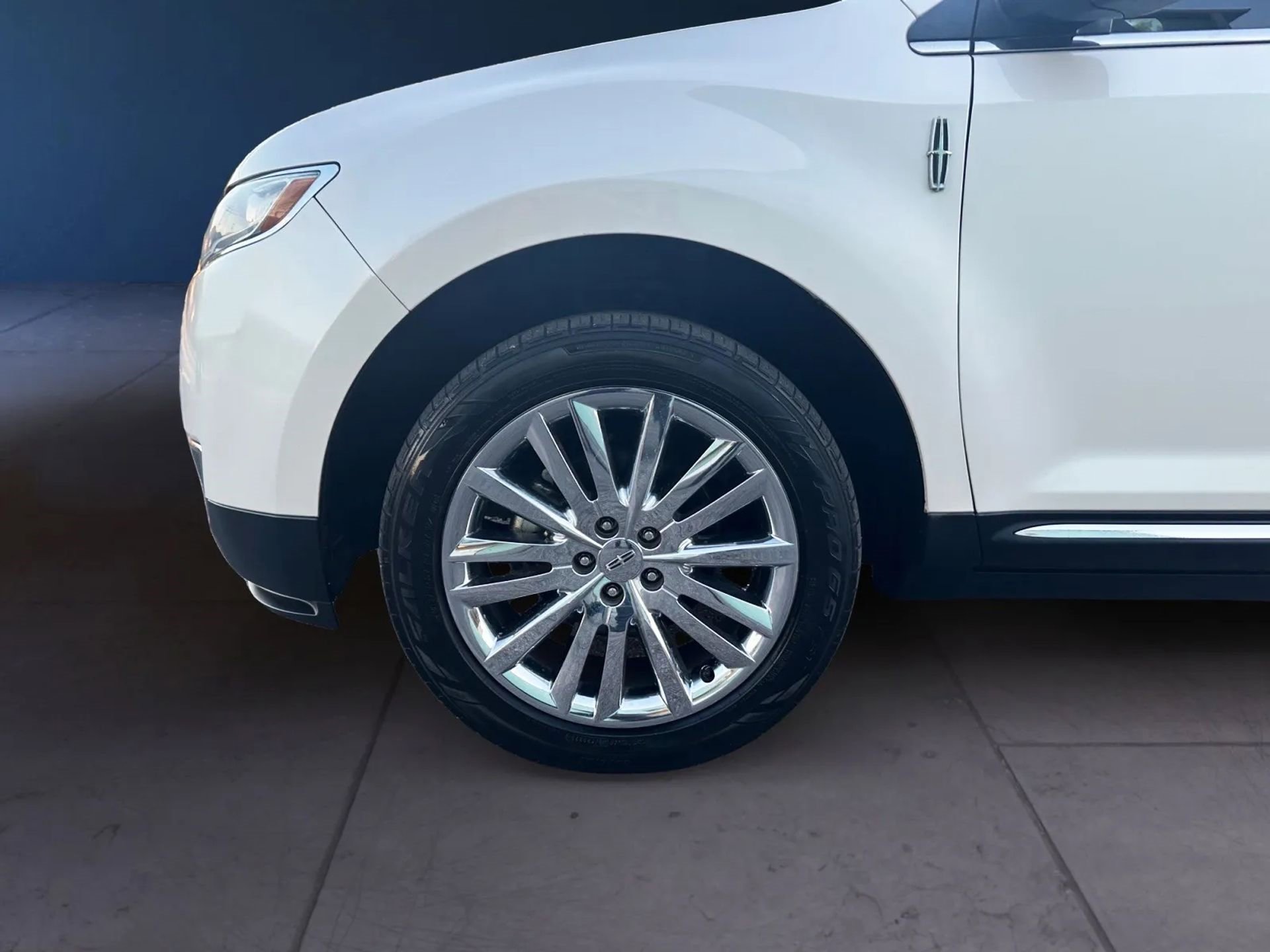 Used 2015 Lincoln MKX FWD w/ Equipment Group 102A image 9