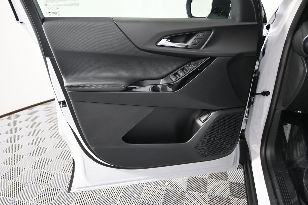 New 2026 Chevrolet Equinox LT w/ Convenience Package II image 18