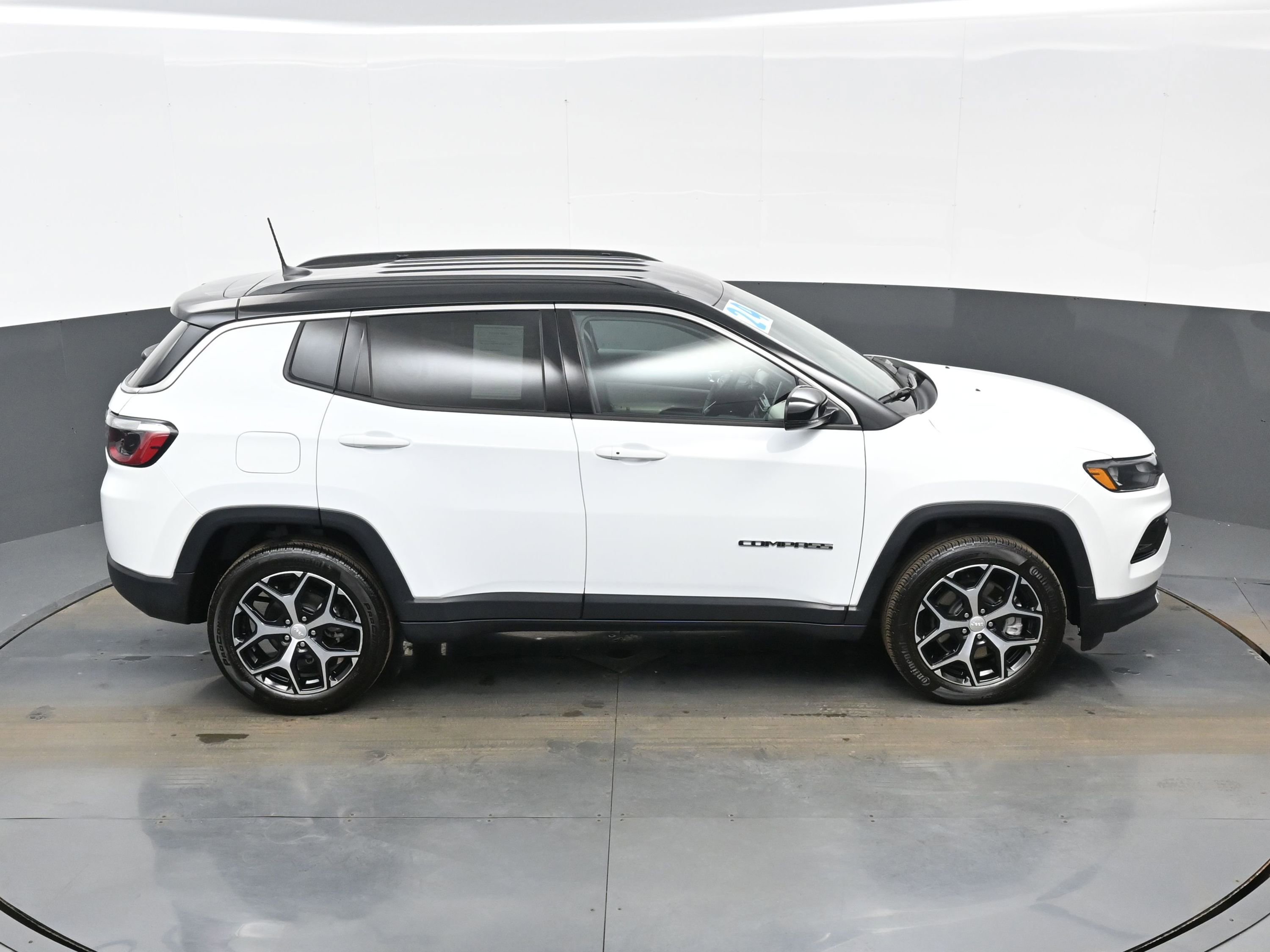 Used 2024 Jeep Compass Limited image 39