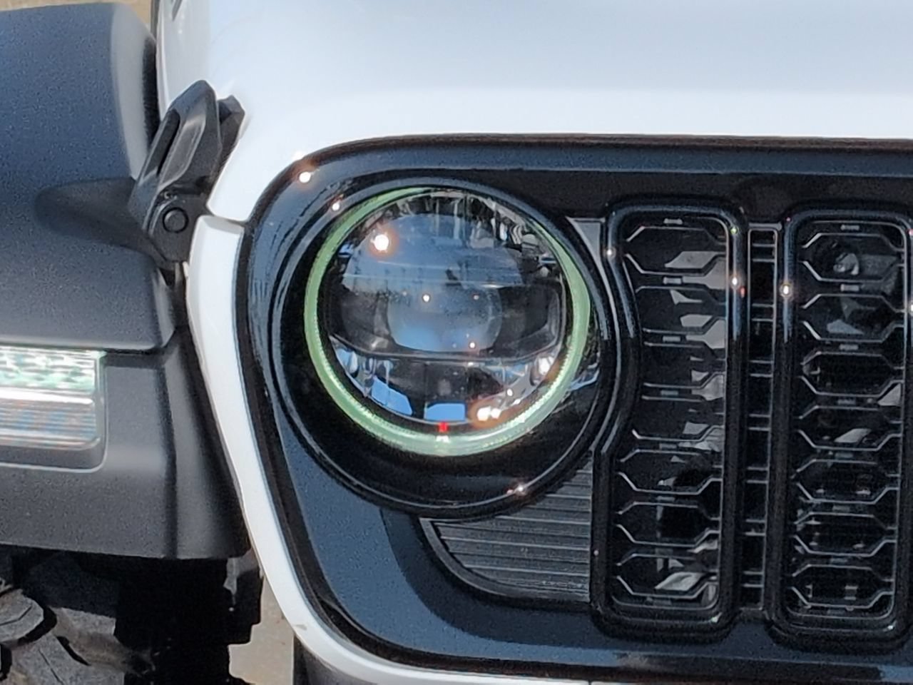 Used 2024 Jeep Wrangler Sport AWD/4WD image 9