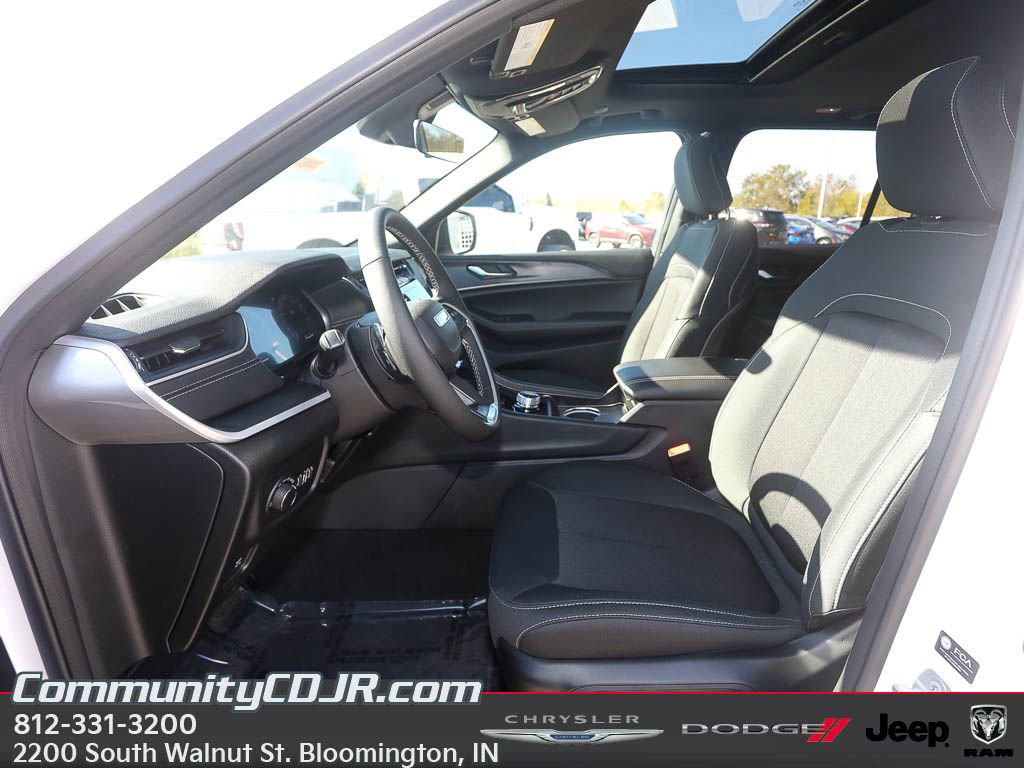 New 2025 Jeep Grand Cherokee Laredo X w/ Luxury Tech Group I image 9