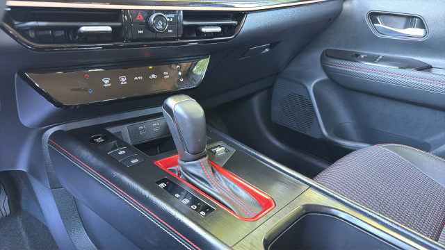 Used 2025 Nissan Kicks SR w/ Illumination Package FWD image 22