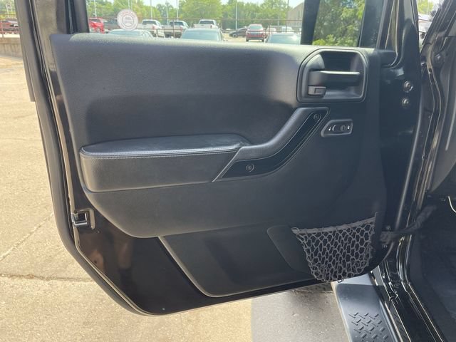 Used 2017 Jeep Wrangler Unlimited Sahara AWD/4WD image 10