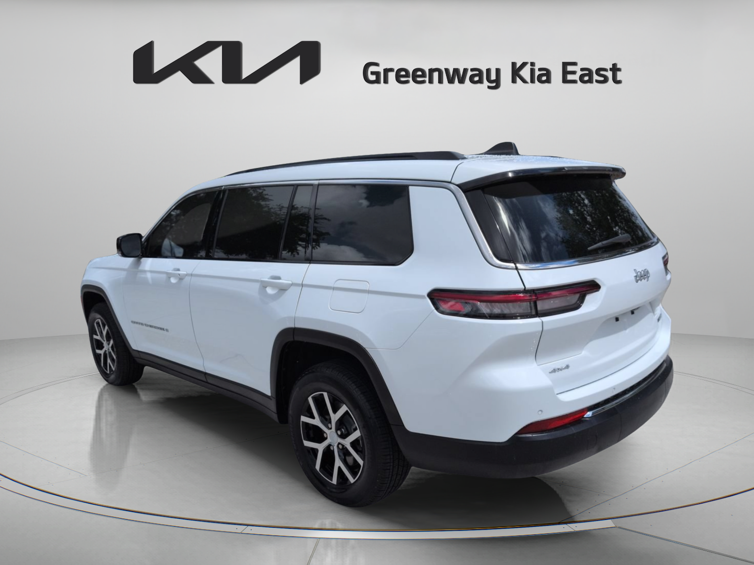 Used 2025 Jeep Grand Cherokee L Limited w/ Trailer Tow Package AWD/4WD image 8