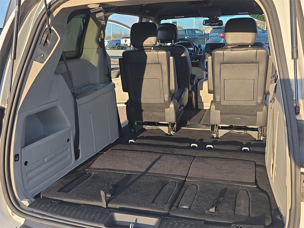 Used 2019 Dodge Grand Caravan SXT image 14