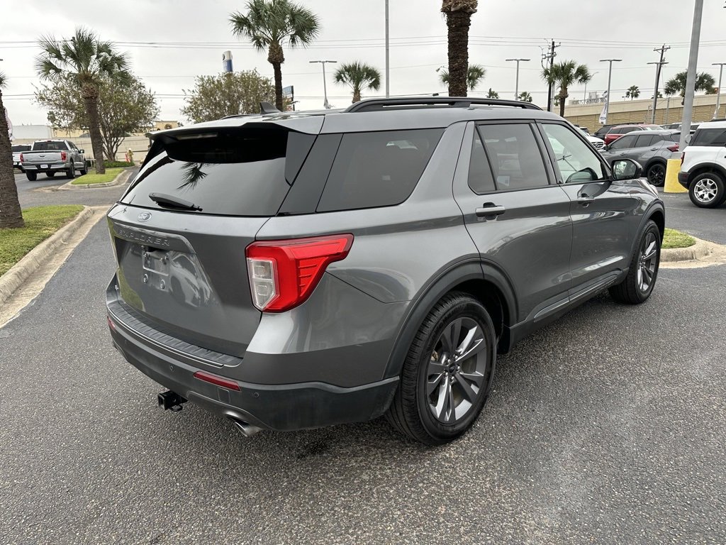 Used 2022 Ford Explorer XLT w/ Equipment Group 202A image 6