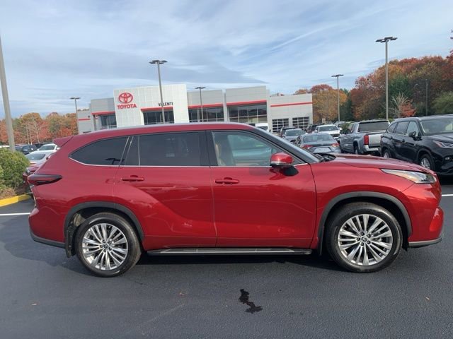 Used 2024 Toyota Highlander Platinum image 9