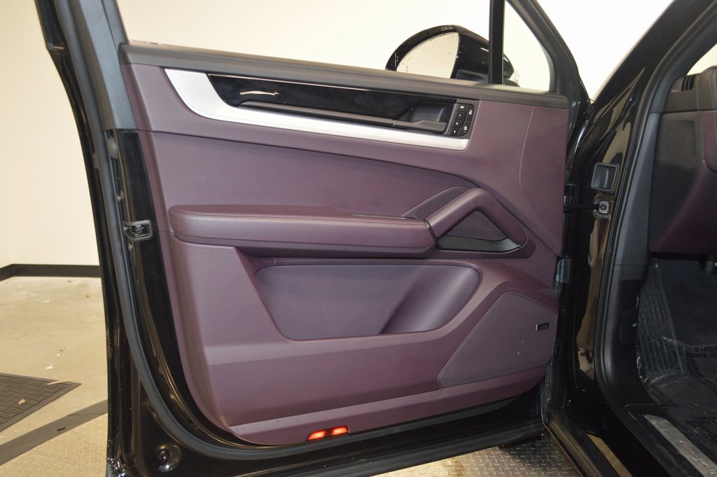 Certified 2025 Porsche Cayenne Coupe image 17