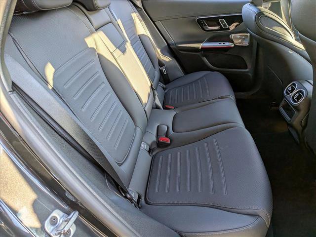 Used 2025 Mercedes-Benz GLC 300 4MATIC image 21