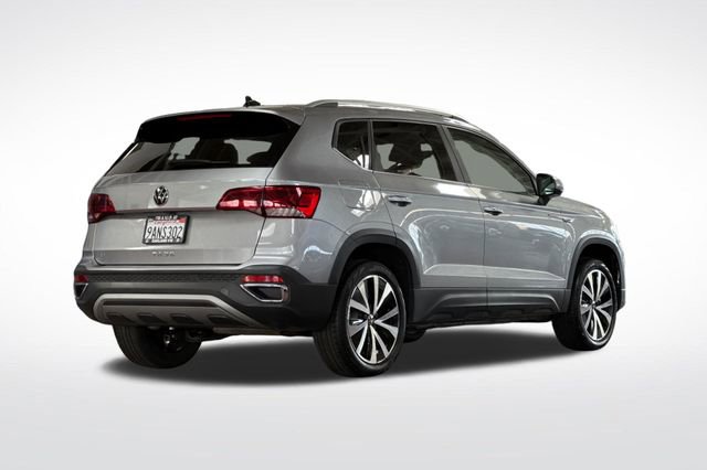 Certified 2022 Volkswagen Taos SE image 5