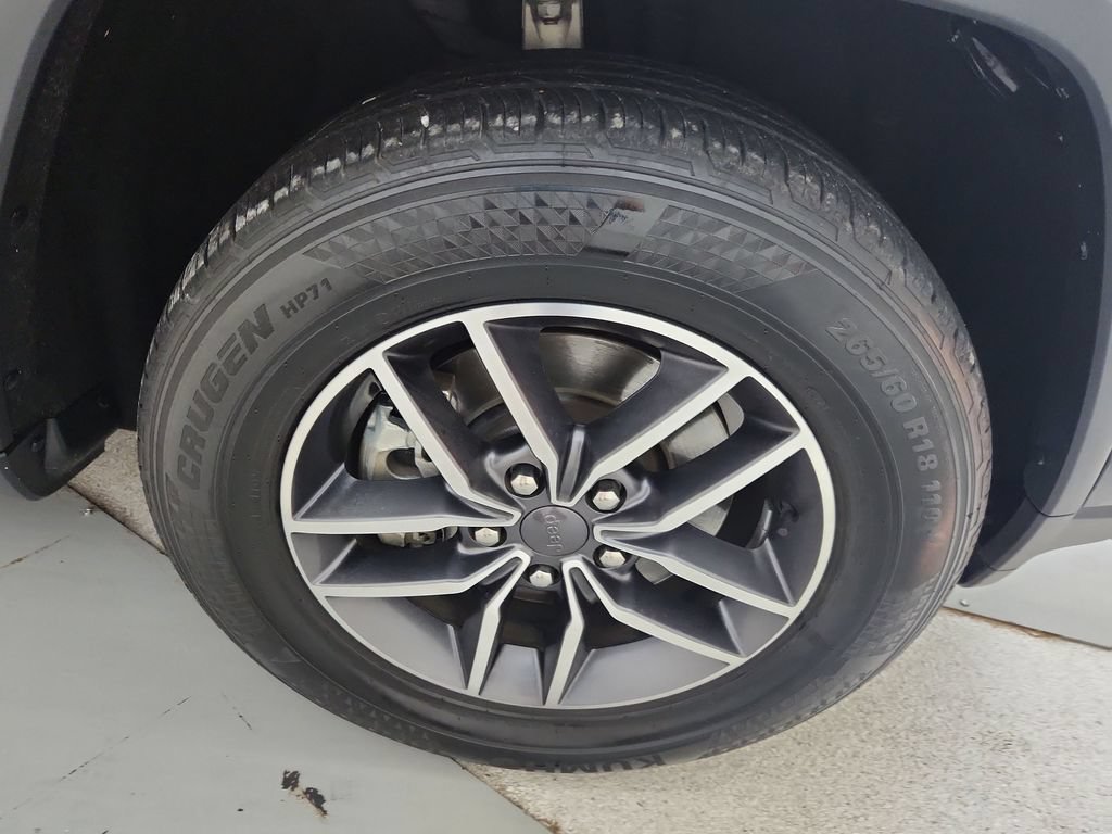 Used 2022 Jeep Grand Cherokee Limited AWD/4WD image 39