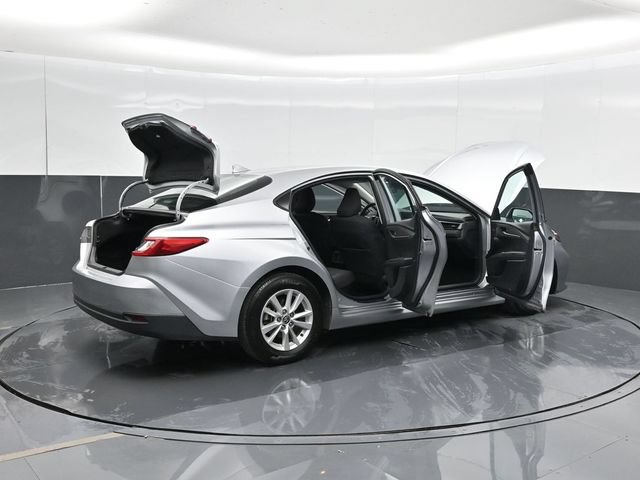 Used 2025 Toyota Camry LE FWD image 57